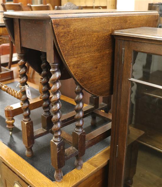 An oak barley twist gateleg table W.76cm